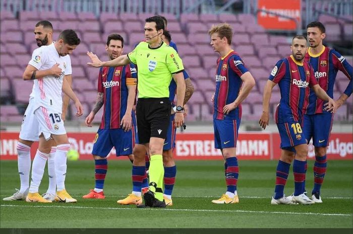 Momen tendangan penalti bagi Real Madrid dalam laga El Clasico melawan Barcelona yang diberikan oleh wasit Juan Martinez Munuera, Sabtu (24/10/2020).