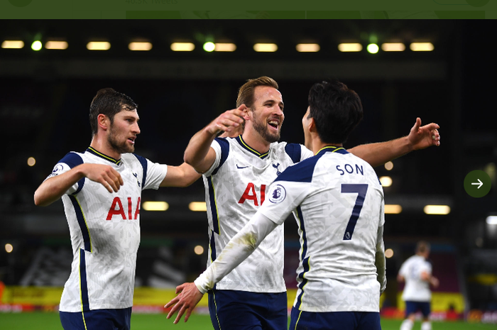 Pemain Tottenham Hotspur merayakan gol yang dicetak Son Heung-min ke gawang Burnley di pekan ke-6 Liga Inggris 2020-2021.