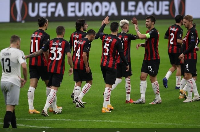 Para pemain AC Milan merayakan gol kemenangan ke gawang Sparta Prague pada laga Liga Europa, Kamis (29/10/2020) atau Jumat dini hari WIB.