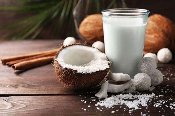 Minum langsung santan kelapa bisa berikan manfaat tak terduga