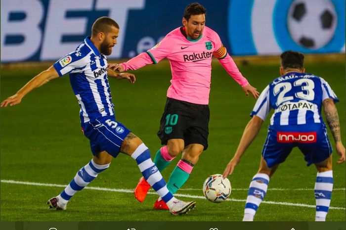 Lionel Messi dalam laga Alaves vs Barcelona di Liga Spanyol, Sabtu (31/10/2020).