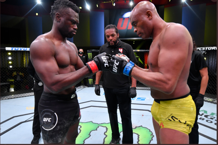 Uriah Hall Minta Maaf Usai Habisi Anderson Silva Pada Laga Terakhirnya Bolasport Com Uriah Hall Minta Maaf Usai Habisi Anderson Silva Pada Laga Terakhirnya Bolasport Com