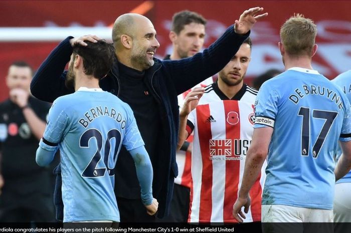 Pelatih Manchester City, Pep Guardiola, merayakan kemenangan timnya atas Sheffield United dalam laga Liga Inggris di Stadion Bramall Lane, Sabtu (31/10/2020).