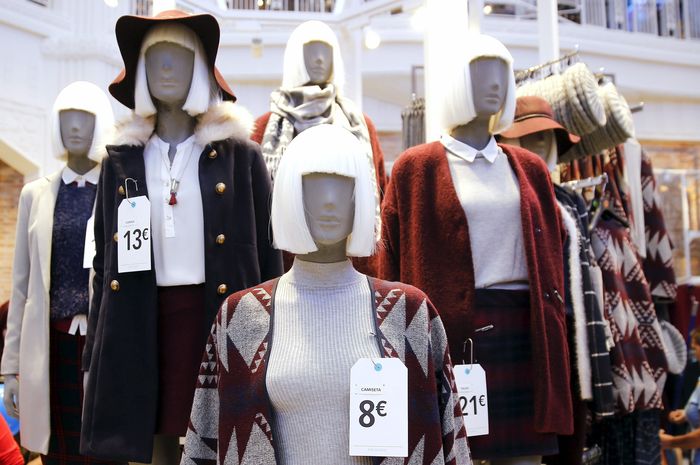 Meski dipakai berulang kali fashion items ini nggak bikin bosen