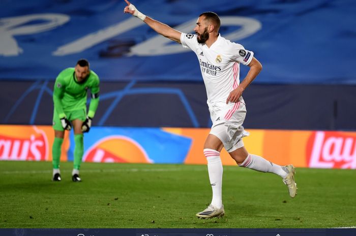 Penyerang Real Madrid, Karim Benzema, berhasil memecahkan rekor Roberto Carlos usai tampil melawan Atletico Madrid di Liga Spanyol.