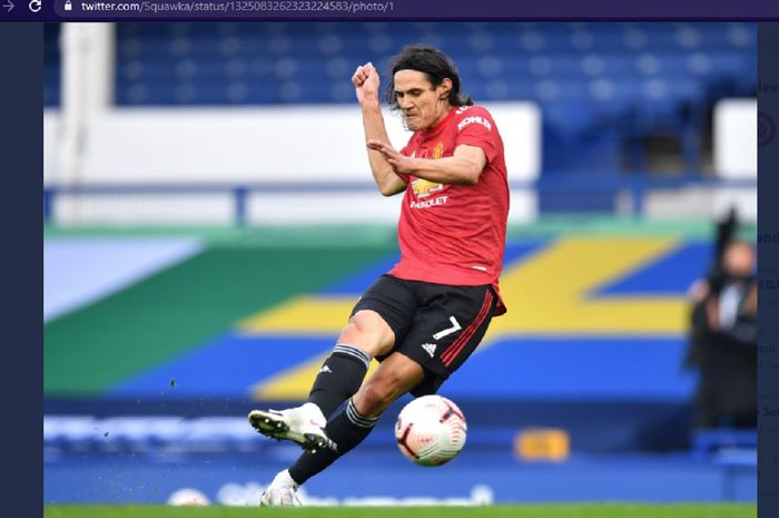 Penyerang Manchester United, Edinson Cavani, mencetak gol ke gawang Everton di Goodison Park dalam laga Liga Inggris 2020-2021, Sabtu (7/11/2020) pukul 19.30 WIB.