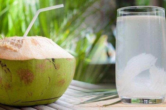 6 Manfaat Bagi Tubuh Jika Rutin Mengkonsumsi Air Kelapa, Salah Satunya Atasi Penyakit Ginjal