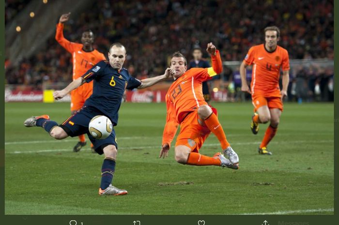 Momen Andres Iniesta mencetak gol kemenangan timnas Spanyol atas timnas Belanda di final Piala Dunia 2010.