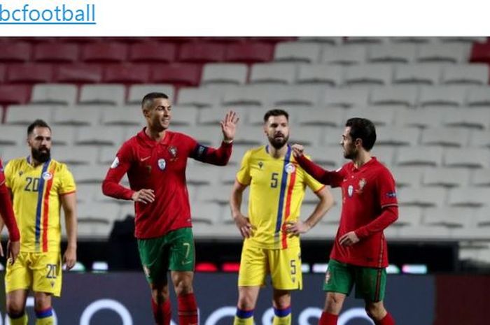 Kapten timnas Portugal, Cristiano Ronaldo, merayakan gol ke gawang timnas Andorra dalam laga uji coba di Estadio da Luz, Rabu (11/11/2020).