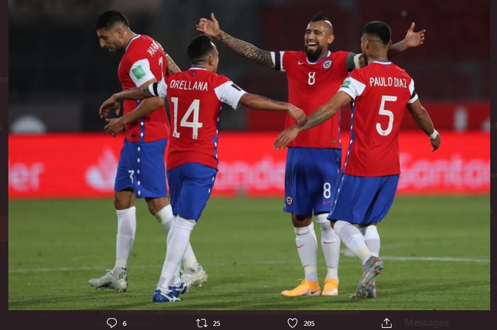 Arturo Vidal (8) menentukan kemenangan timnas Cile atas Peru di laga kualifikasi Piala Dunia 2022, 13 November 2020.