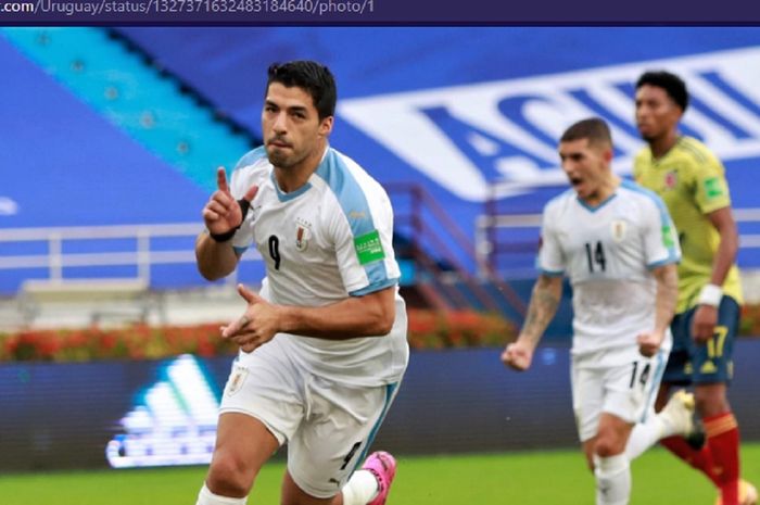 Penyerang timnas Uruguay, Luis Suarez, melakukan selebrasi usai mencetak gol ke gawang timnas Kolombia dalam laga Kualifikasi Piala Dunia 2022 zona Conmebol, Jumat (13/11/2020) atau Sabtu pukul 03.30 WIB. 