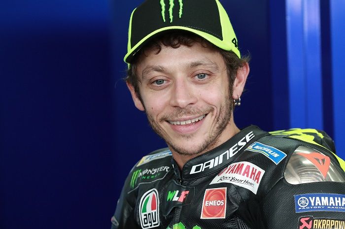 Ilustrasi. Valentino Rossi kasih ucapan selamat ulang tahun spesial buat pembalap ini, sampai ajak ketemuan.