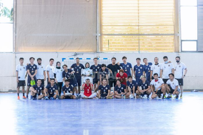 Para pemain timnas futsal Indonesia usai mengakhiri training campnya di Surabaya.