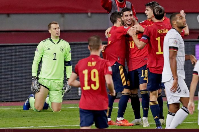 Kiper timnas Jerman, Manuel Neuer, hanya bisa pasrah ketika timnya dibantai 0-6 oleh timnas Spanyol dalam lanjutan laga Grup D UEFA Nations League, Selasa (17/11/2020) atau Rabu dini hari WIB.