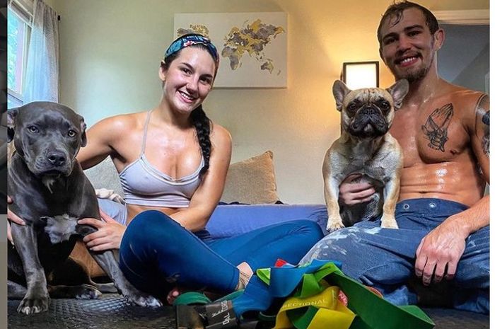 Chayenne Buys dan JP Buys, pasangan suami-istri yang bakal tampil di jadwal UFC Vegas 22.