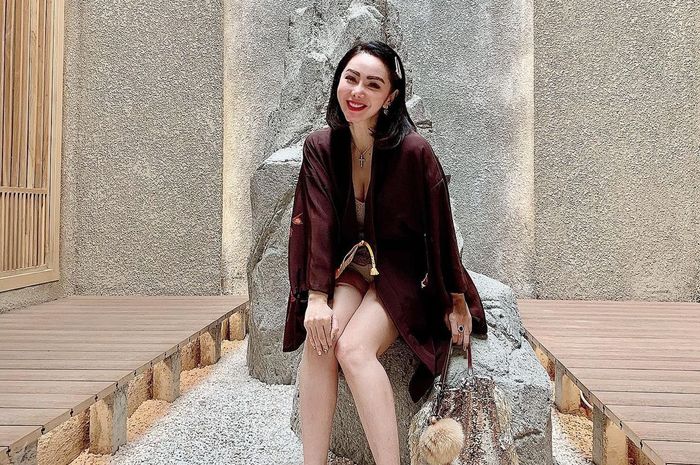 Masih Pakai Piyama dan Sandal Jepit Usai Bangun Tidur, Femmy Permatasari Sampai Mau Nangis Gegara Dapat Hadiah Ini dari Sang Suami yang Tajir Melintir