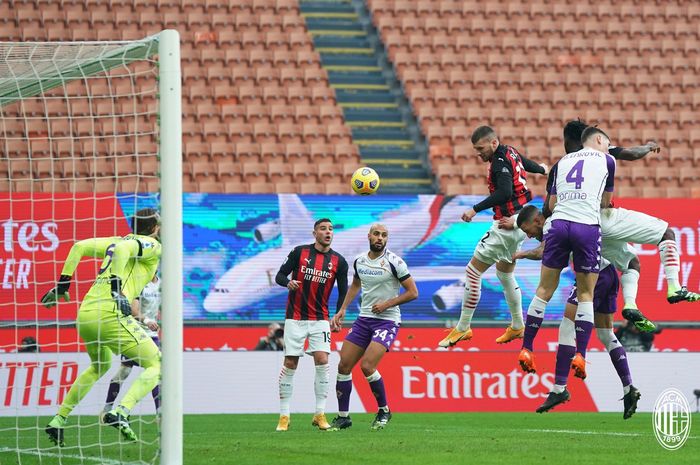 AC Milan berhasil mengalahkan Fiorentina 2-0 di Stadion San Siro pada Minggu (29/11/2020).
