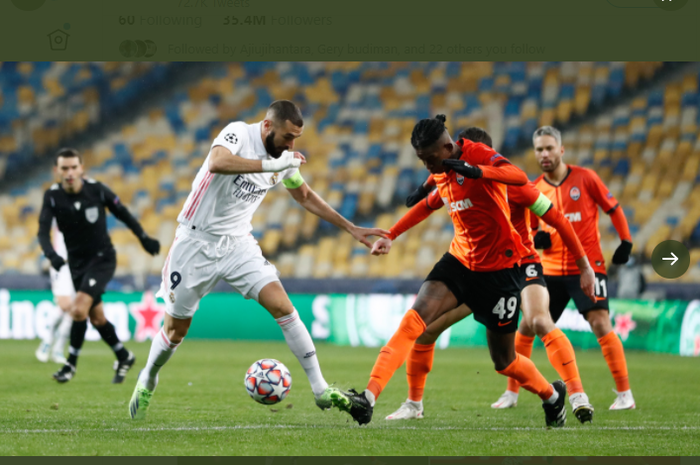 Karim Benzema (tengah) beraksi dalam laga Shakhtar Donetsk vs Real Madrid di matchday 5 grup B Liga Champions 2020-2021.