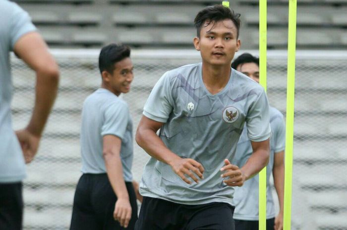 Gelandang Borneo FC, Komang Teguh Trinanda yang turut bergabung dalam pemusatan latihan (TC) timnas U-19 Indonesia.