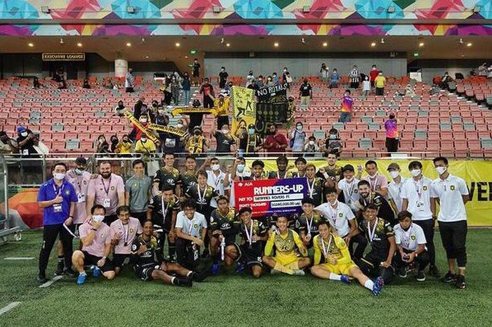 Tampines Rovers bersama pendukungnya