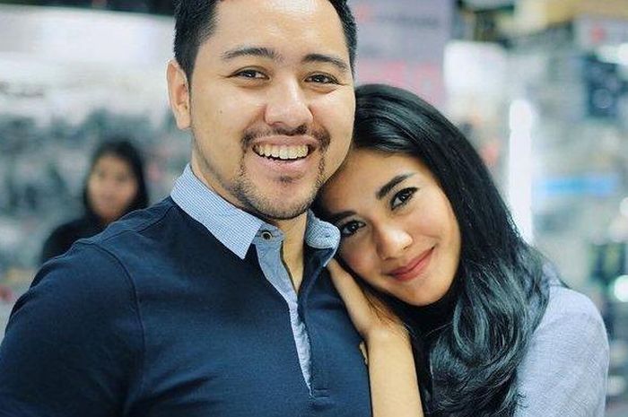 Dikabarkan Pindah Keyakinan Demi Bersanding dengan Kekasihnya di