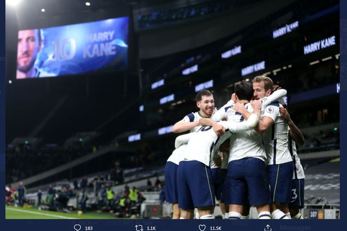 Para pemain Tottenham Hotspur merayakan gol Harry Kane ke gawang Arsenal di Liga Inggris, 6 Desember 2020.
