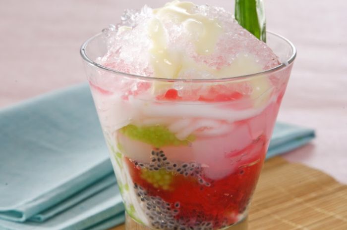 Resep Es Kelapa Campur Enak, Minuman Dingin yang Bisa Bikin Tenggorokan
