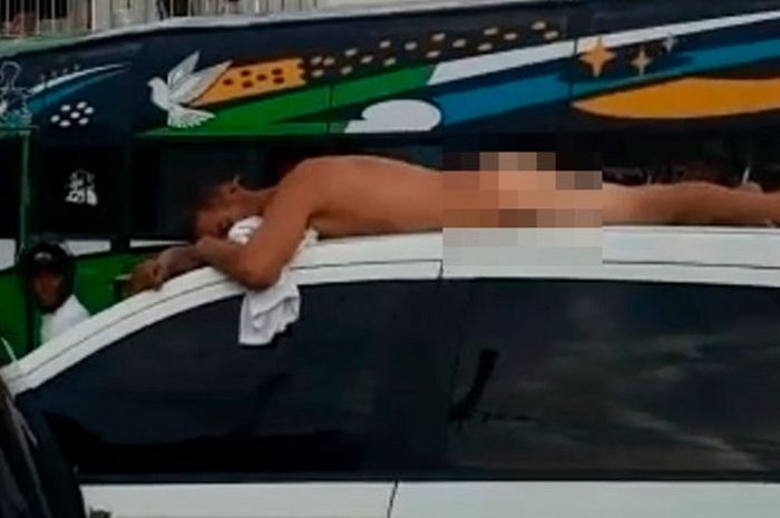 Video suami diarak mobil