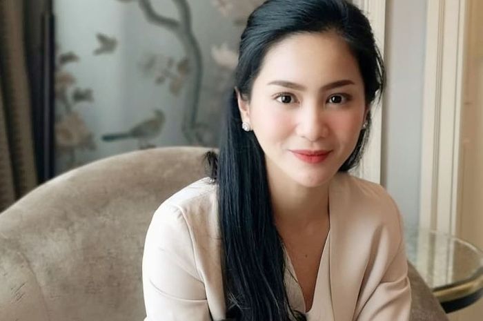 Tubuh Langsingnya Dituding Hasil Operasi, Bunga Zainal ...