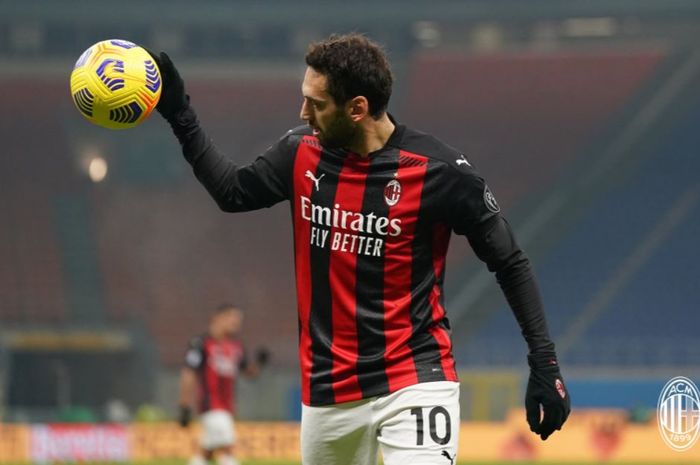 Gelandang serang AC Milan, Hakan Calhanoglu.