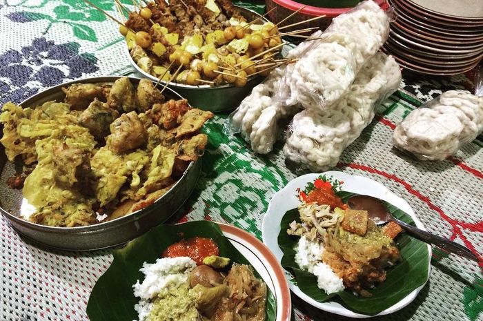 Nasi Ayam Simpang Lima, Kulineran Malam Yang Wajib Kamu Coba di