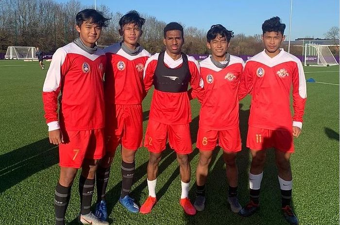 Para pemain Garuda Select Jilid 3 menjalani latihan perdana di Inggris.