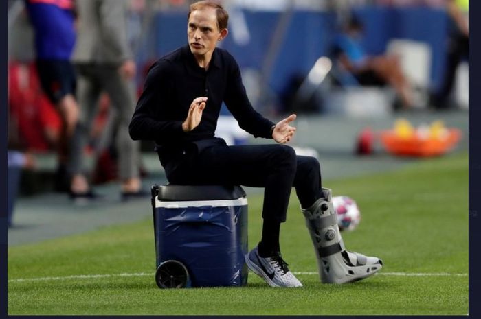 Thomas Tuchel saat memimpin Paris Saint-Germain di tepi lapangan.