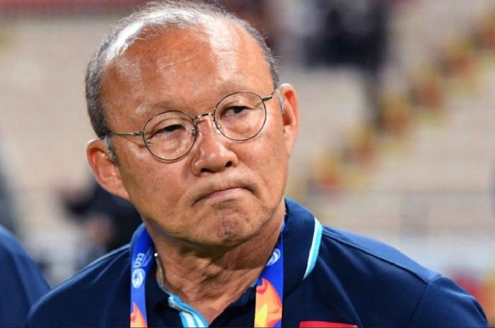 Pelatih Timnas Vietnam Park Hang-seo khawatir jika anak didiknya bermain di luar negeri.