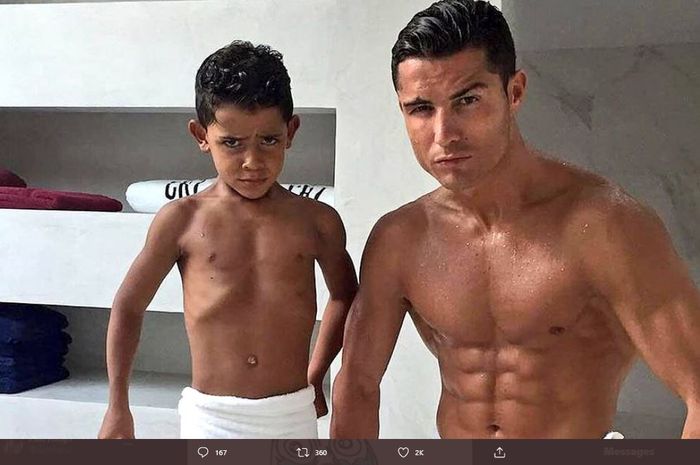 Potret kebersamaan Cristiano Ronaldo dengan putranya, Cristiano Ronaldo Jr.