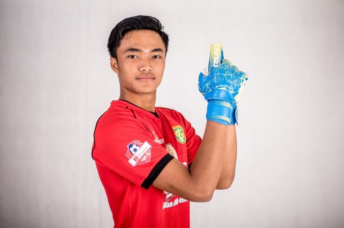 Kiper Persebaya Surabaya, Ernando Ari.