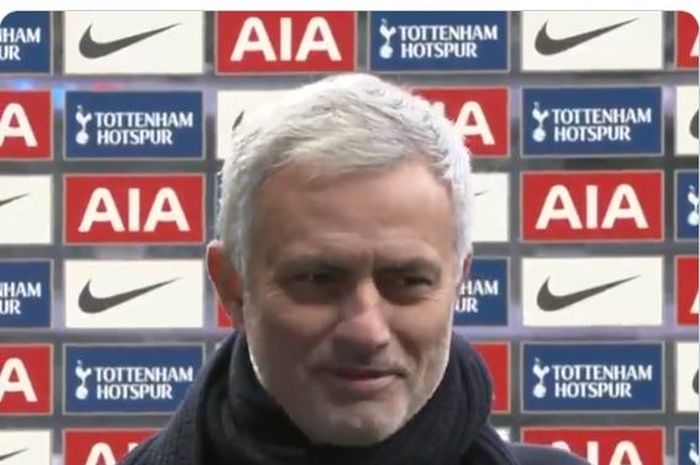 Ekspresi pelatih Tottenham Hotspur, Jose Mourinho, seusai laga Liga Inggris kontra Leeds United di Tottenham Hotspur Stadium, Sabtu (2/1/2020).