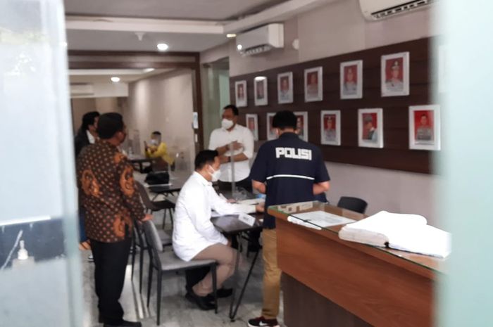 Michael Yukinobu de Fretes alias MYD alias Nobu, tiba di Gedung Krimsus Polda Metro Jaya sekira pukul 10 WIB.