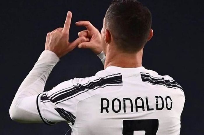 Bintang Juventus Cristiano Ronaldo selebrasi gol ke gawang Udinese dalam Liga Italia, Senin (4/1/2021). Ronaldo melewati rekor gol Pele dan kini menuju dewa gol sepanjang masa.