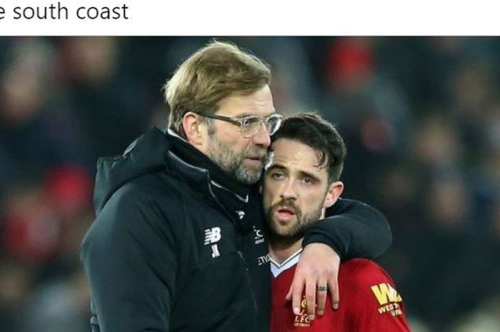 Pelatih Liverpool, Juergen Klopp, memeluk Danny Ings.