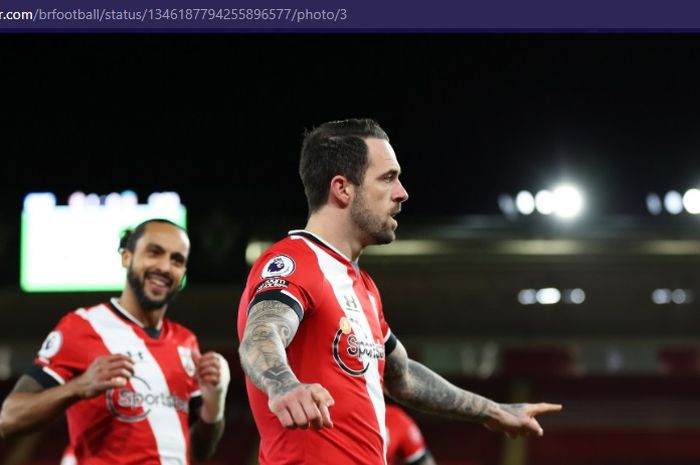 Striker Southampton, Danny Ings, melakukan selebrasi usai mencetak gol ke gawang Liverpool dalam laga Liga Inggris di Stadion St. Mary's, Senin (4/1/2020).