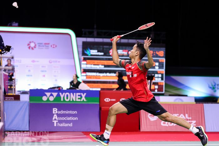 Pemain tunggal putra Indonesia, Anthony Sinisuka Ginting, saat menjalani laga babak kesatu Thailand Open I 2021 di Impact Arena, Bangkok, Thailand, Selasa (12/1/2021).