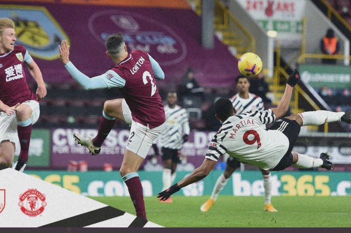 Anthony Martial melepas tembakan salto dalam duel Burnley vs Manchester United di Liga Inggris, 12 Januari 2021.