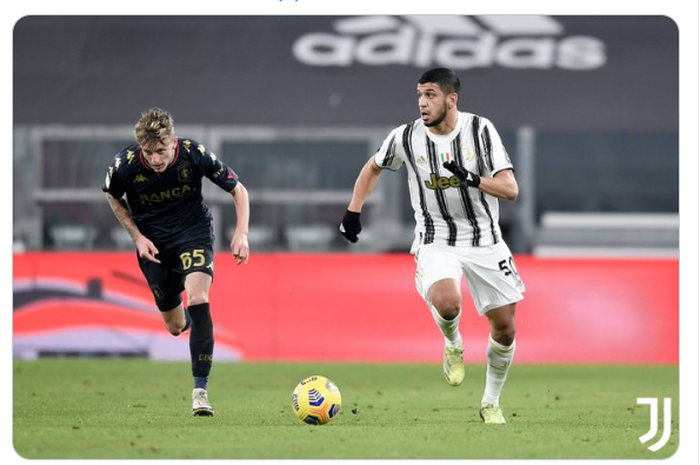 Striker Juventus, Hamza Rafia (kanan), mencetak gol kemenangan Juventus saat berjumpa Genoa di babak 16 besar Coppa Italia 2020-2021.