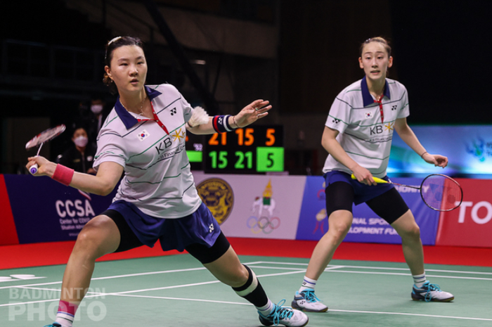 Pasangan ganda putri Korea Selatan, Lee So Hee/Shin Seung Chan, saat tampil di semifinal Thailand Open I 2021 di Impact Arena, Bangkok, Sabtu (16/1/2021).