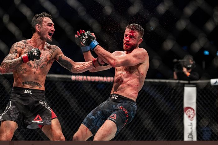 Max Holloway menghajar habis-habisan Calvin Kattar di UFC Fight Island 7 pada 16 Januari 2021.