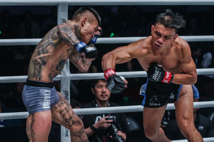 Petarung ONE Championship asal Indonesia, Paul Lumihi.