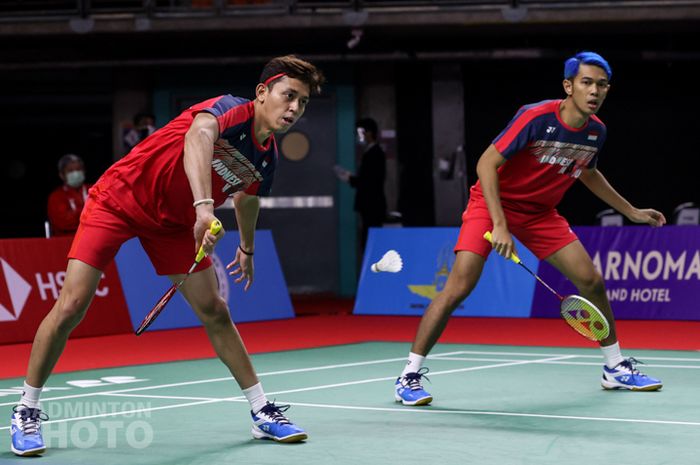 Pasangan ganda putra Indonesia, Fajar Alfian/Muhammad Rian Ardianto, saat menjalani laga melawan Ben Lane/Sean Vendy (Inggris) pada babak kesatu Thailand Open II 2021 di Impact Arena, Bangkok, Thailand, Rabu (20/1/2021).