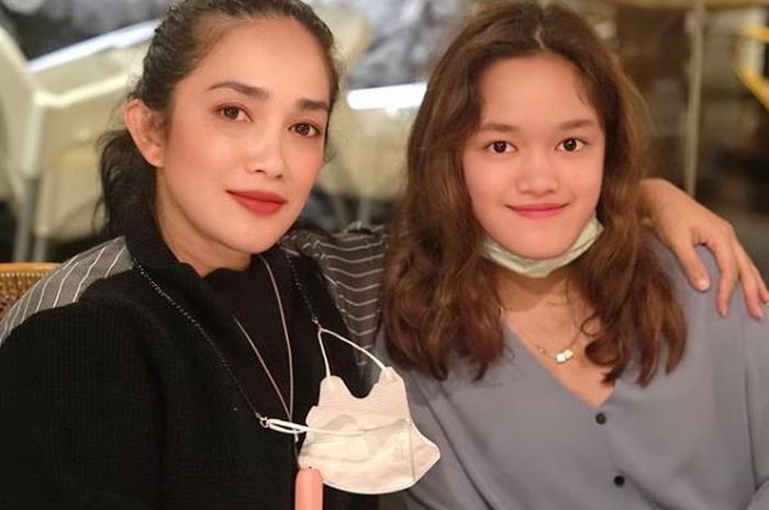 Potret Kebersamaan Ussy Sulistiawaty dan Ara