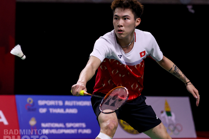 Pemain tunggal putra Hong Kong, Lee Cheuk Yiu, ketika tampil pada babak kedua Thailand Open II 2021 di Impact Arena, Bangkok, Kamis (21/1/2021).